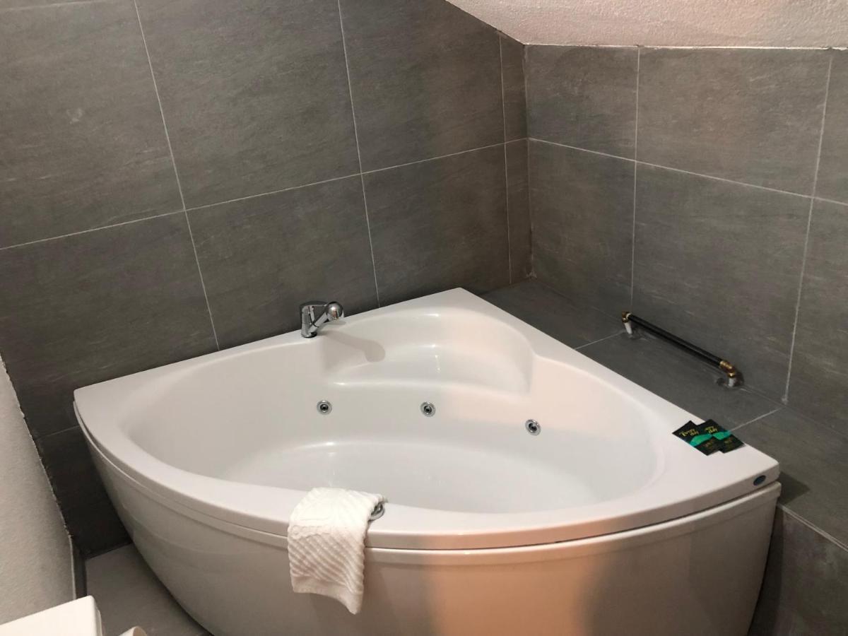 Attico Spa Kragujevac Buitenkant foto
