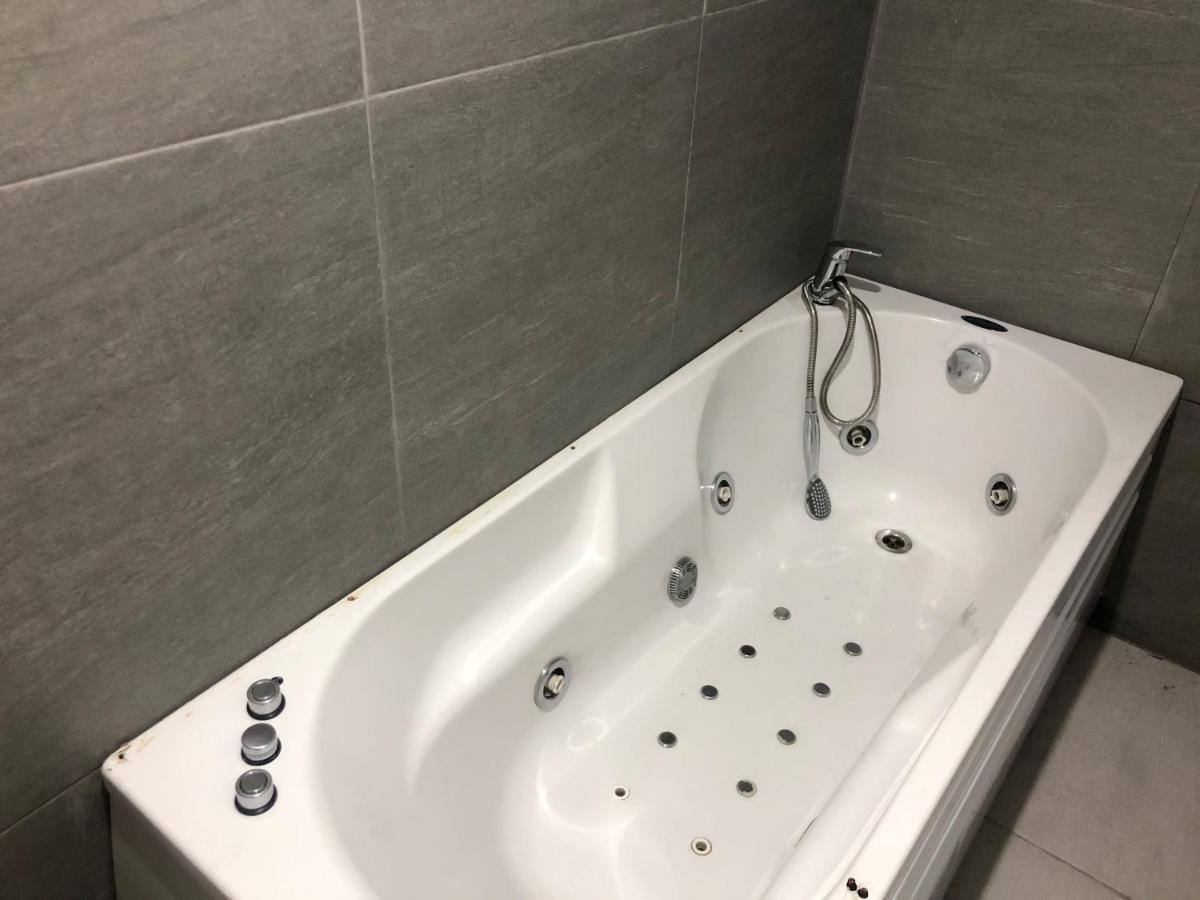 Attico Spa Kragujevac Buitenkant foto